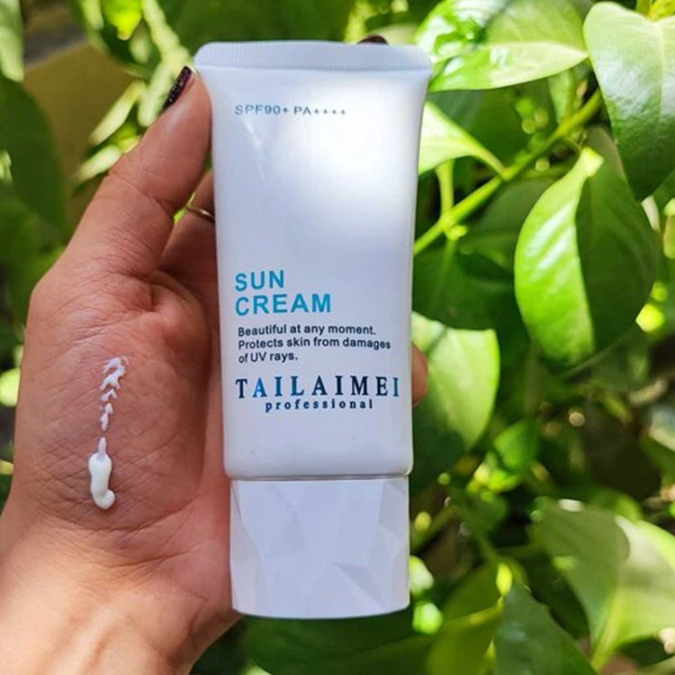 کرم ضد آفتاب بی رنگ SPF90