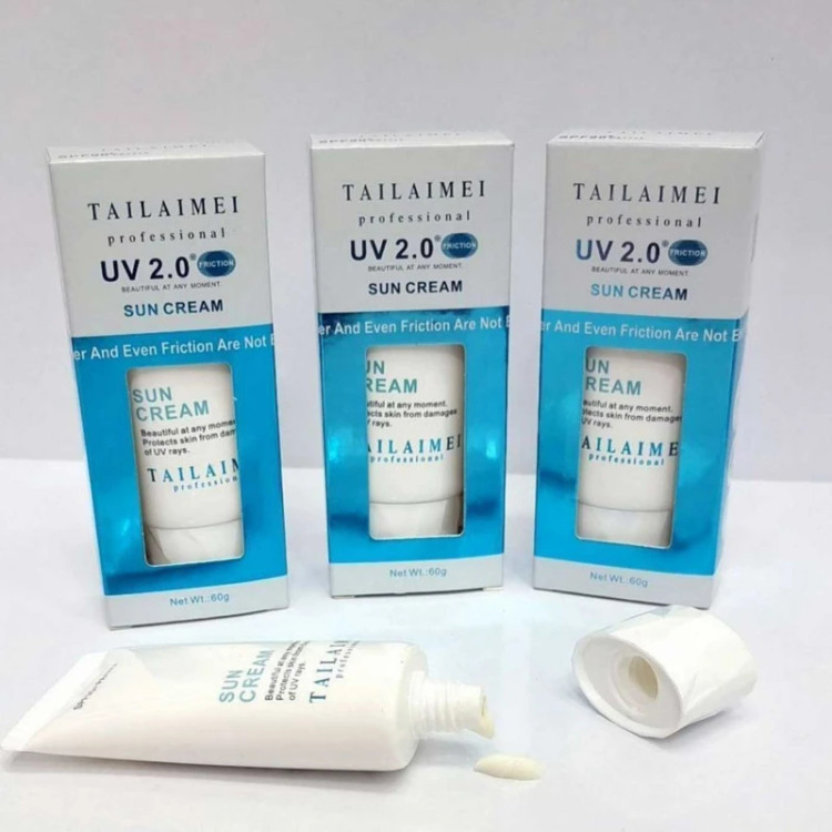 کرم ضد آفتاب بی رنگ SPF90