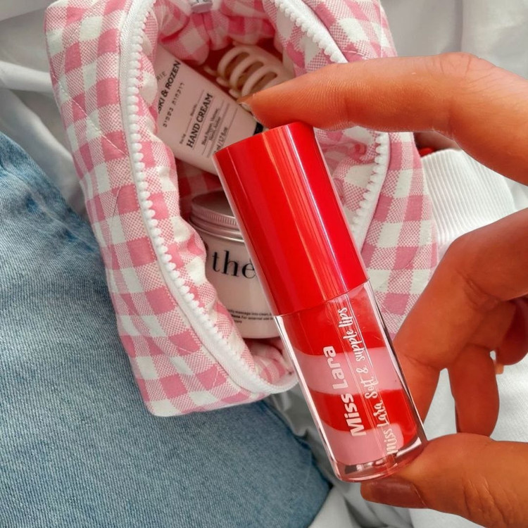 پک بالم لب بستنی میس لارا Miss lara